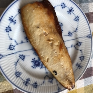 鯖の干物のフライパン蒸し